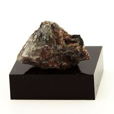 Minéraux Collection. Norbergite. 32.3 Ct. Madoc, Ontario, Canada.